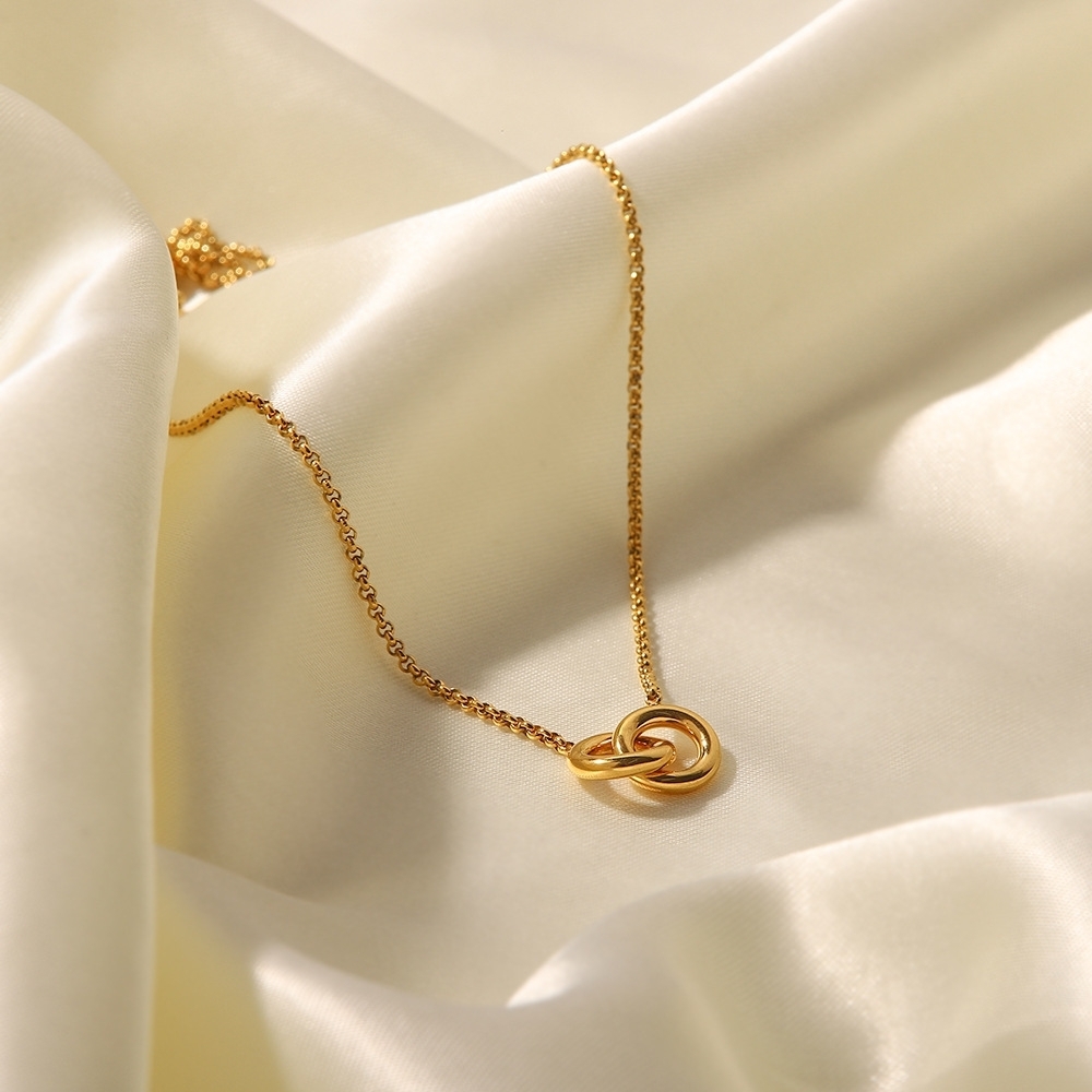 Elegant Gold Knot Necklace
